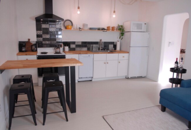 Building Photo - 617 E Krall St