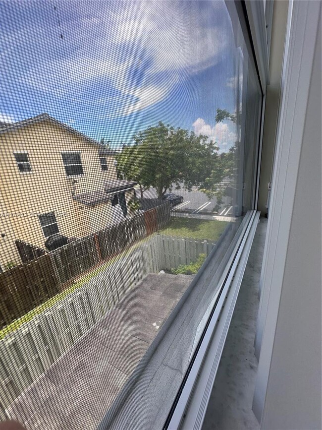 Building Photo - 133 SE 28th Ter