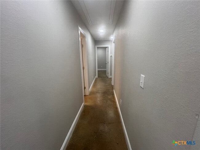 Building Photo - 661 W Austin St