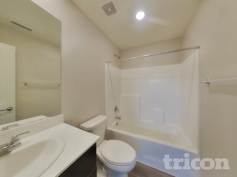 Building Photo - 8948 Elk Ravine Dr