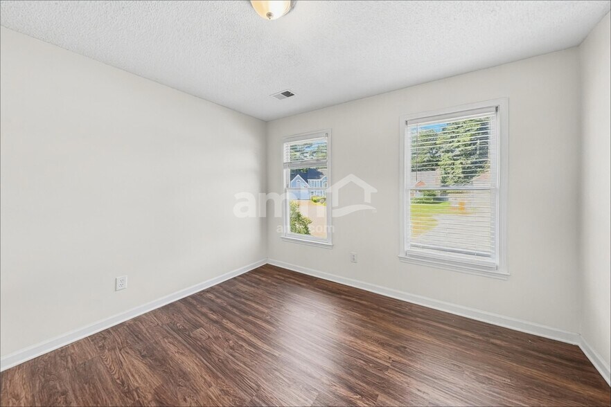 Building Photo - 1121 Lauren Way