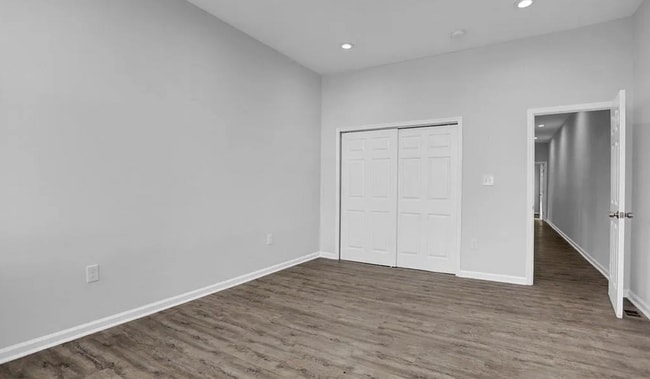 Building Photo - Beautifully Updated Townhome in Prime Location – Move-In Ready!