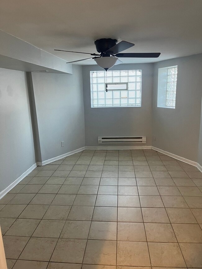 Building Photo - 4039 W Wilcox St