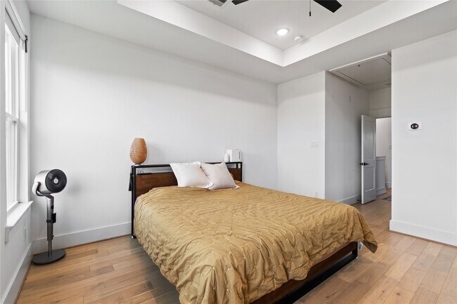 Building Photo - 1835 Flowing Springs Trail