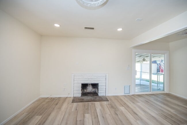 Building Photo - Beautiful 4 Bedroom Home in Garden Grove