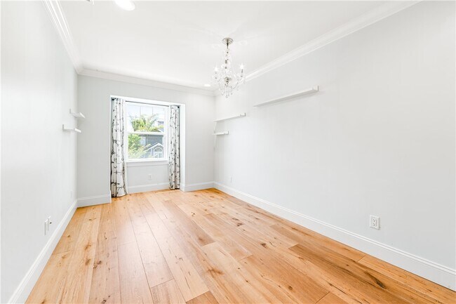 Building Photo - 308 7th St