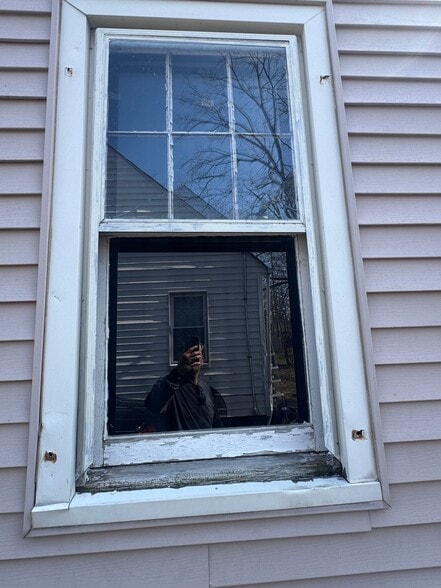 Building Photo - 711 W Dewey St