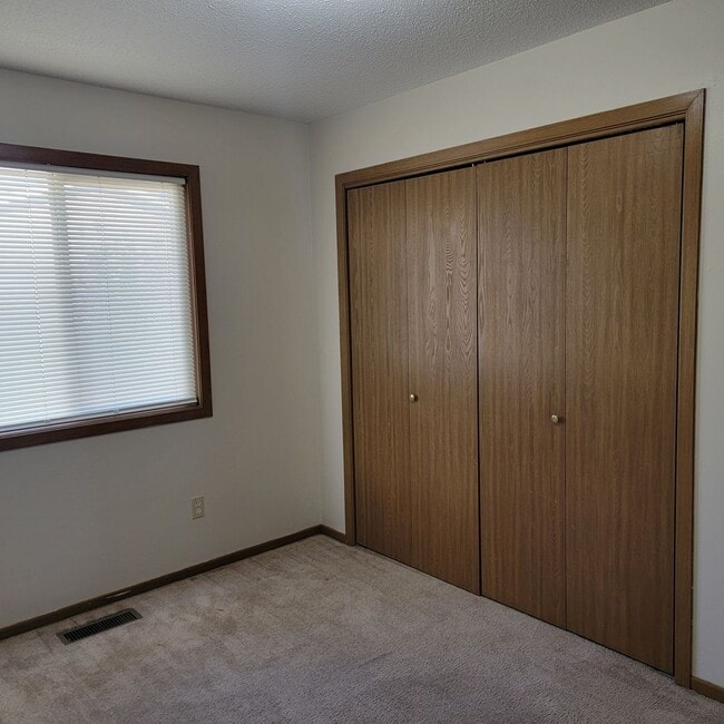 Building Photo - 3 BED | 2 BATH | SPLIT-FOYER HOME | RAPID ...