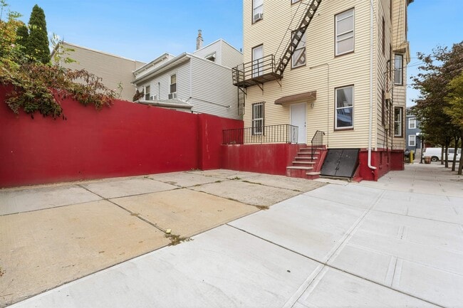 Building Photo - 1714 West St