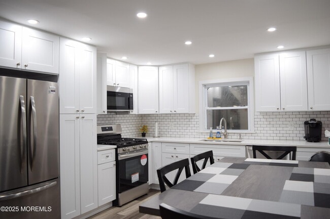 Building Photo - 52 Dunbar Ave