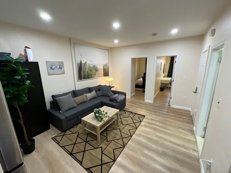 Building Photo - 871 Harrison Ave