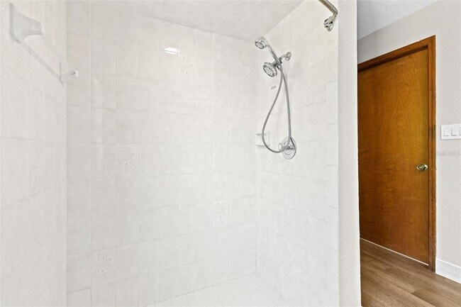 Building Photo - 8829 Bermuda Ln