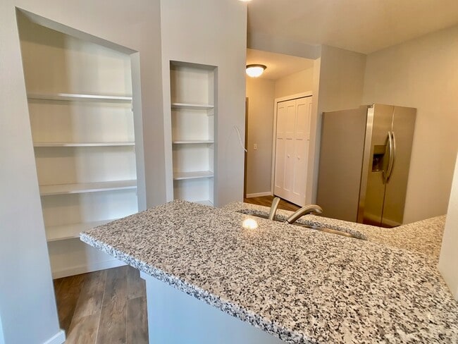 Building Photo - 207 E 4th St