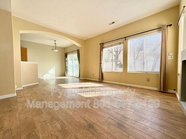 Building Photo - 3141 Alsace Way