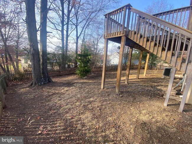 Building Photo - 224 Lake Sever Dr