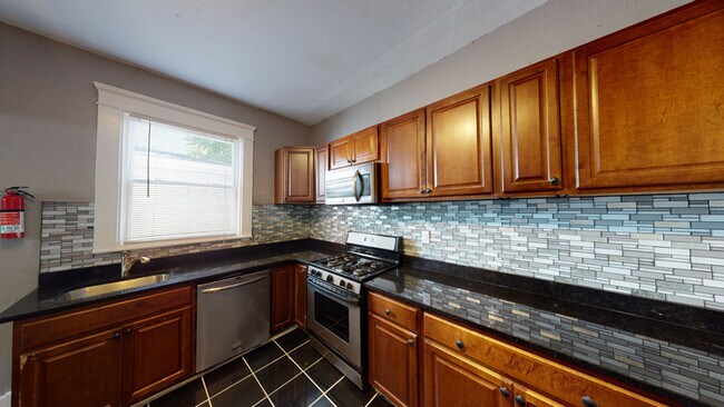 Building Photo - 1412 E Genesee St