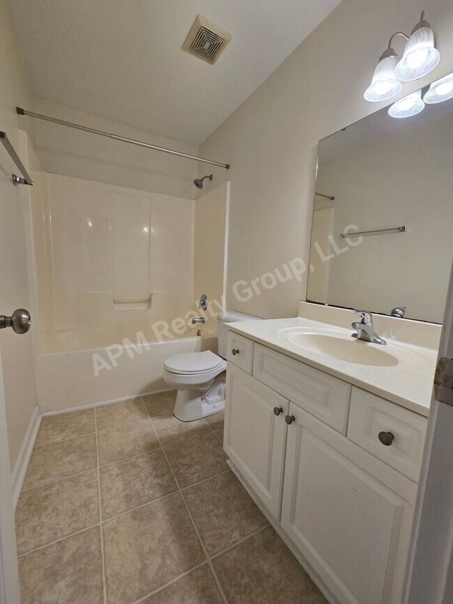 Building Photo - 212 Jasmine Pl Dr