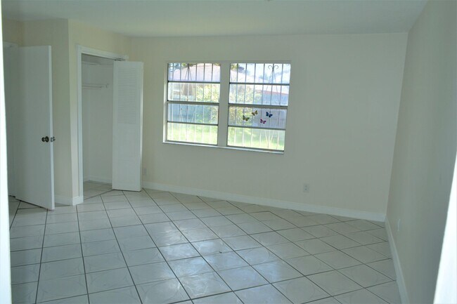 Building Photo - 4988 Ohio Rd