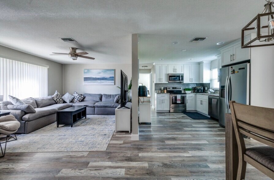 Building Photo - 12993 89th Ave