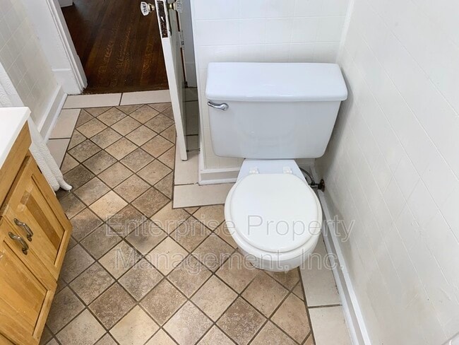 Building Photo - 276 Garland St