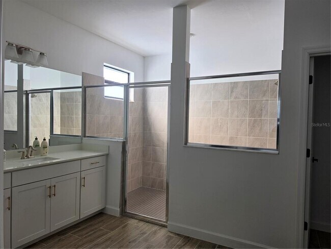 Building Photo - 18334 Ridgeline Dr