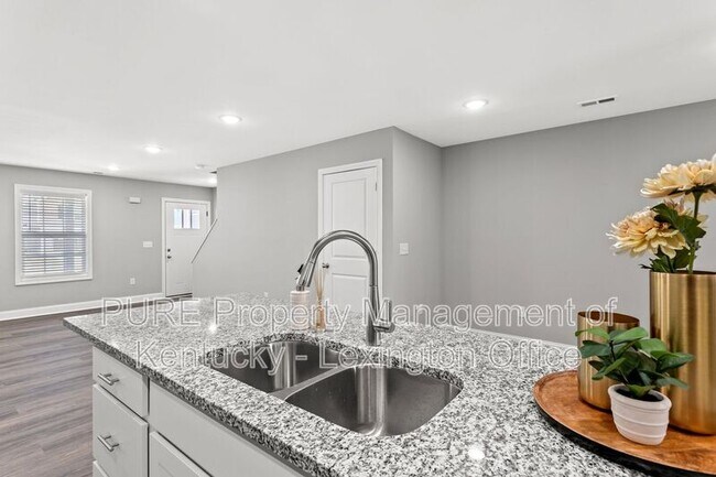 Building Photo - 1048 Judah Bear Blvd