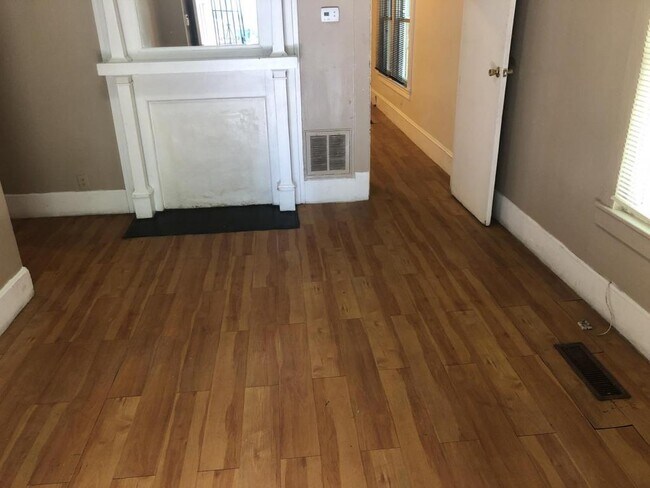 Building Photo - 1109-B Alma St