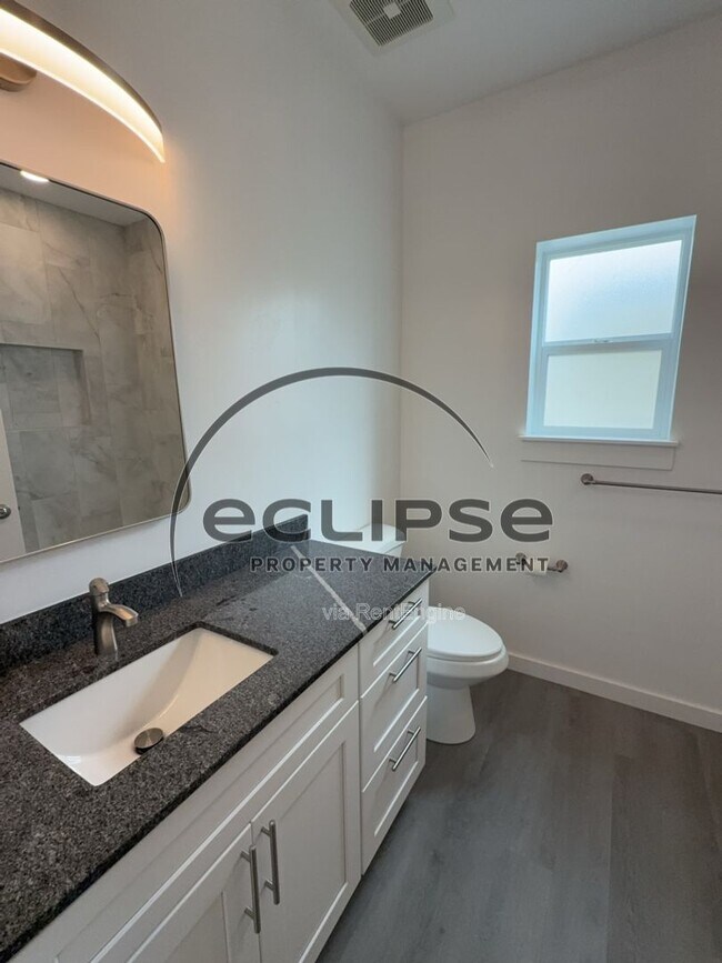 Building Photo - 147 Buena Vista Dr