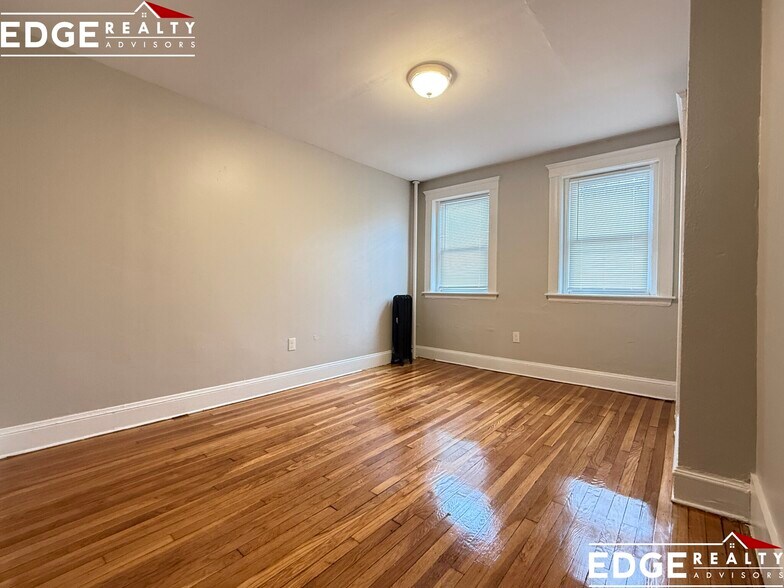 Building Photo - 1719 Commonwealth Ave