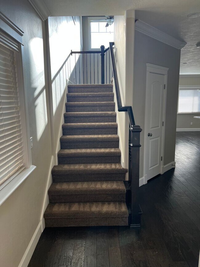 Building Photo - End-Unit Sleepy Ridge Townhome