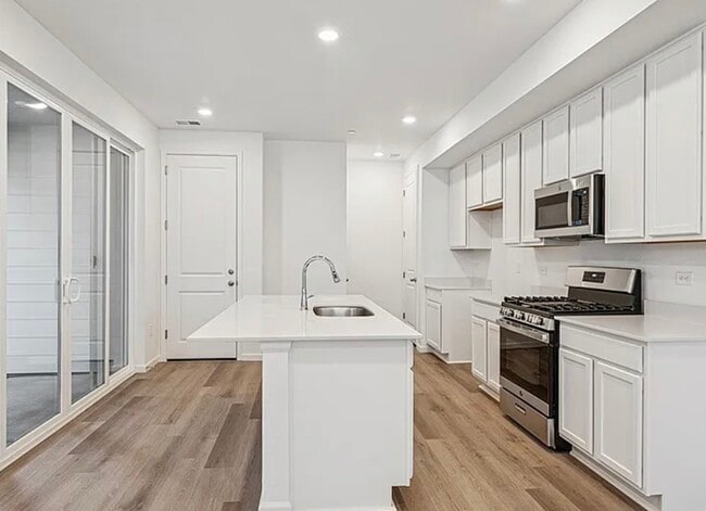 Building Photo - 1334 Penner Dr