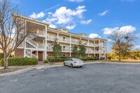 Building Photo - Spacious 2 Bed / 2 Bath Condo in Carolina ...