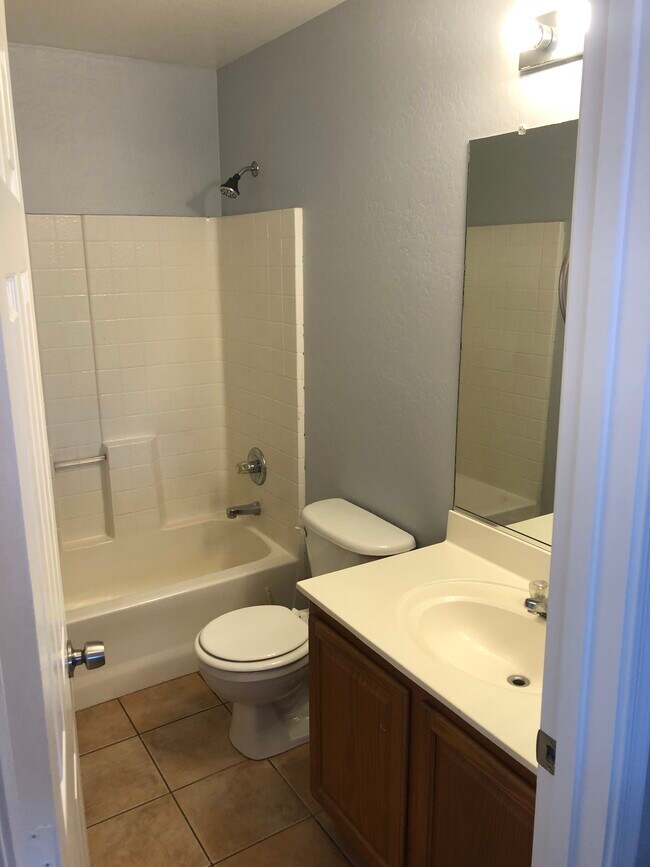 Building Photo - 11818 W Sunnyside Dr