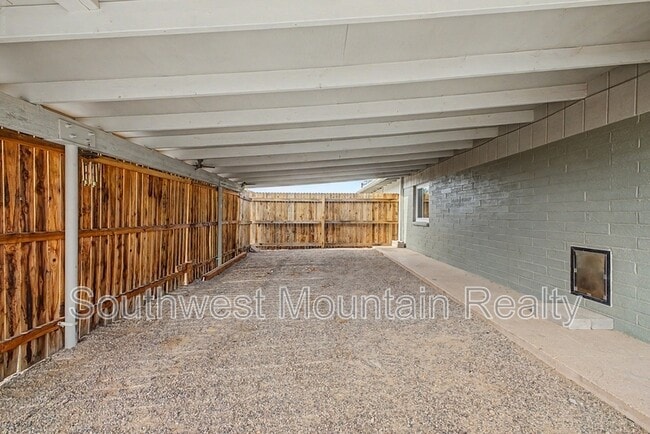 Building Photo - 560 S Grand Dr