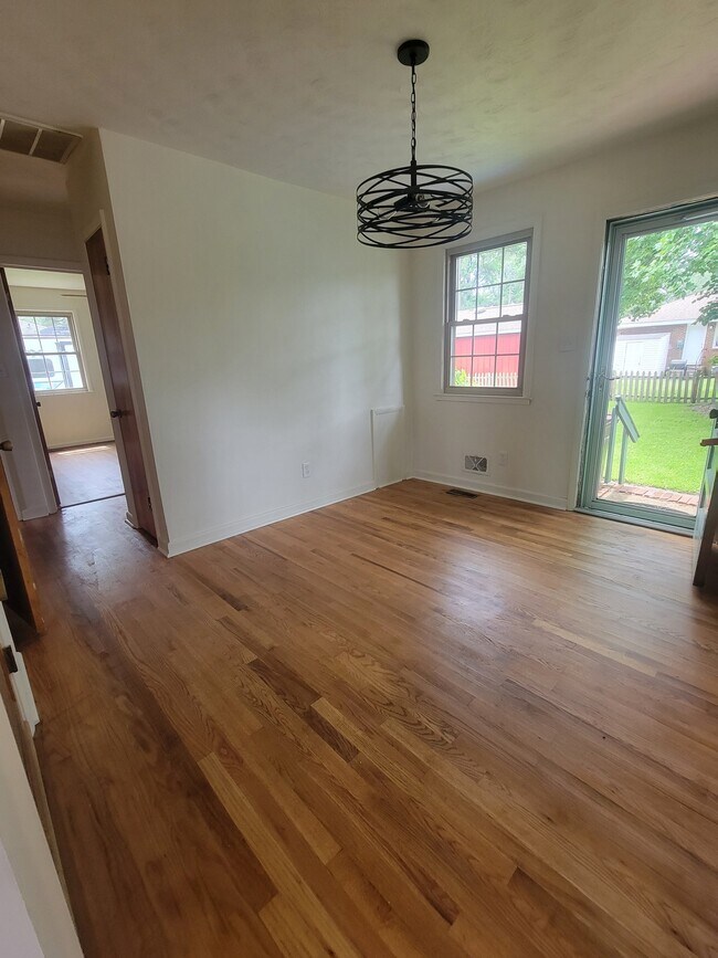 Building Photo - 1003 White Pine Dr