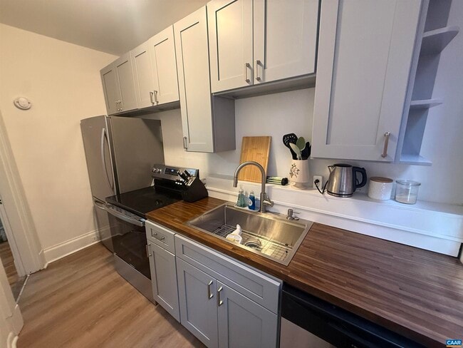 Building Photo - 615 E High St