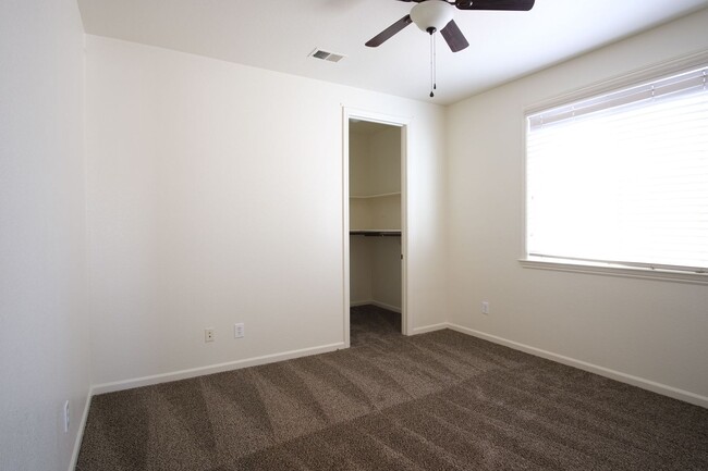 Building Photo - Gorgeous home in Ceres, Available NOW!!!