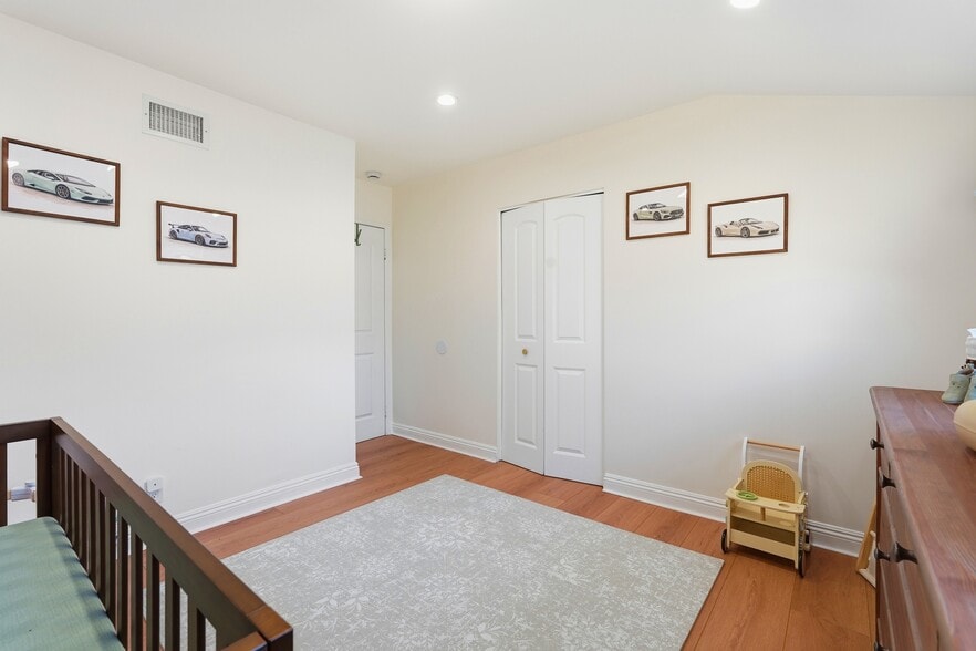 Building Photo - 4563 Hempstead St