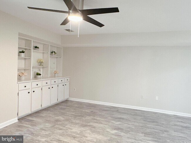 Building Photo - 15427 Beachwater Ct