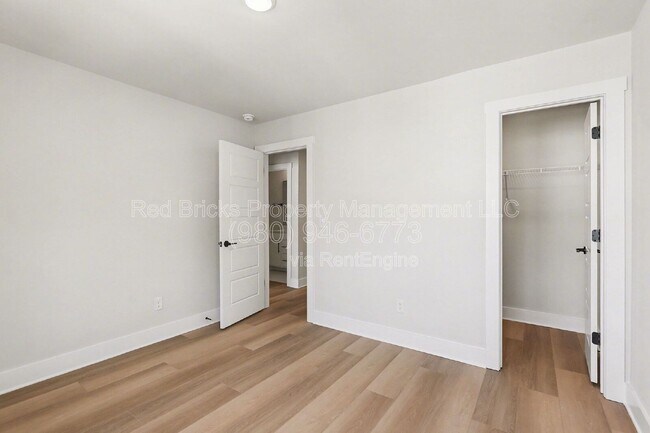 Building Photo - 7920 Sansom Cir