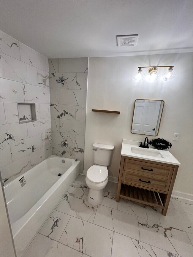 Building Photo - Newly Renovated Rental Home