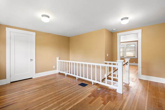 Building Photo - 4073 NE 30th Ave