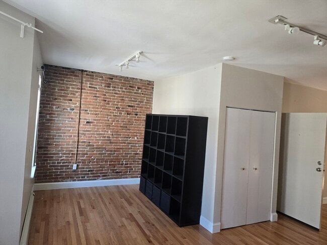 Building Photo - 319 Spruce St