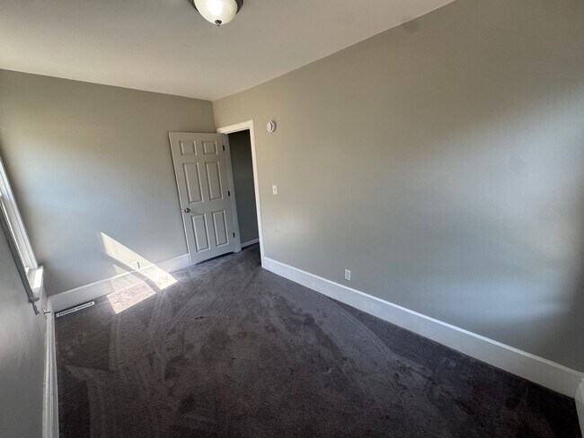 Building Photo - 4068 E 74th St