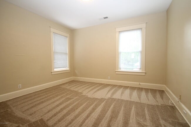 Building Photo - 2914 Frankfort Ave
