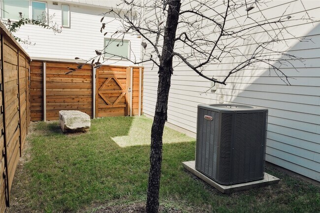 Building Photo - 1006 Barsotti Ct