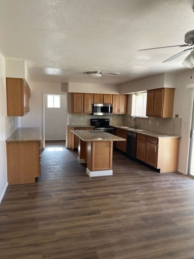 Building Photo - Mesa 4 bedroom rental