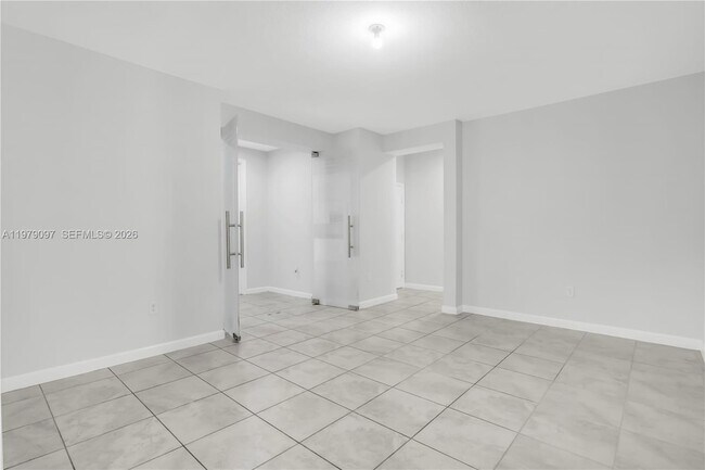 Building Photo - 2541 SE 1st St