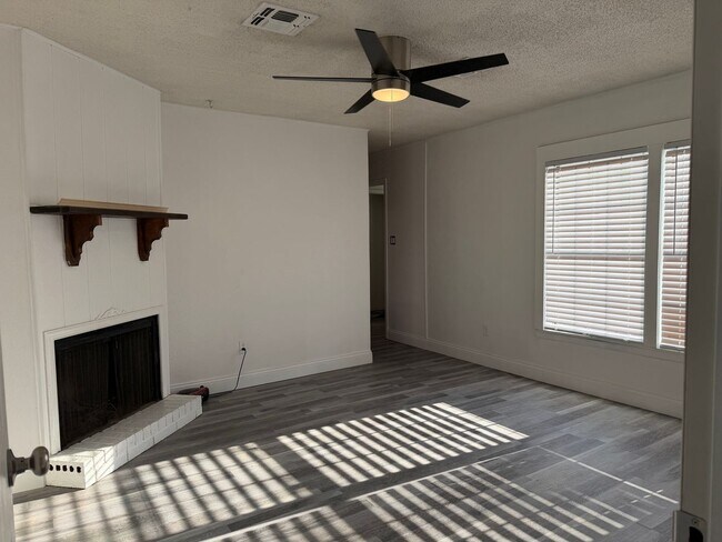 Building Photo - 4345 Cunningham Dr