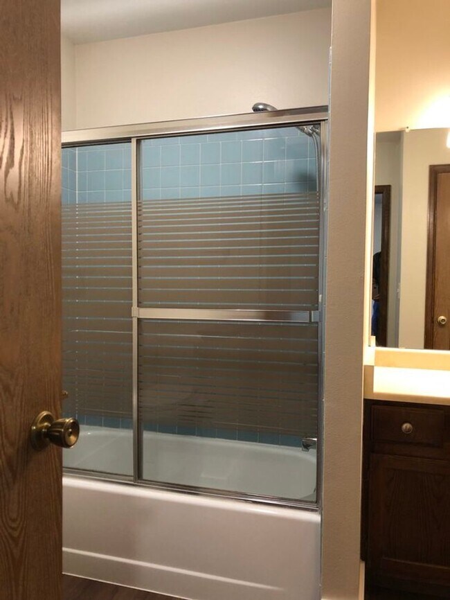 Building Photo - 3 Bed/2bath Single Family Home in Parkwood East